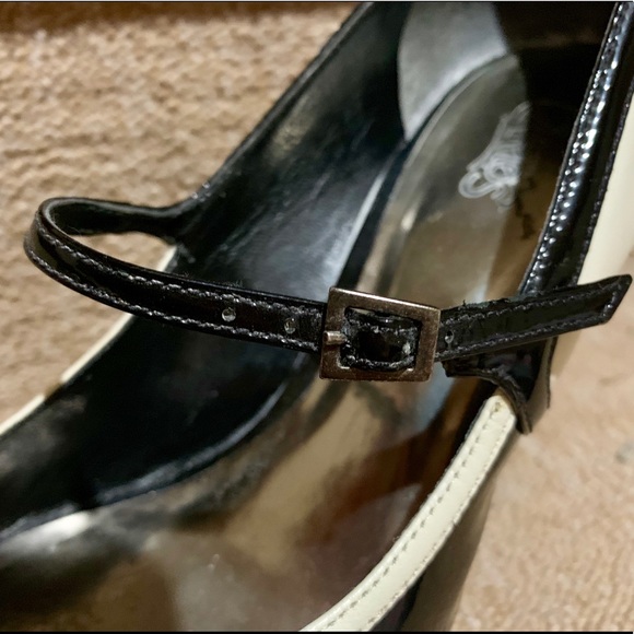 Carlos Santana Leather Starlet Peep Toe Heels - 8 - Picture 7 of 8